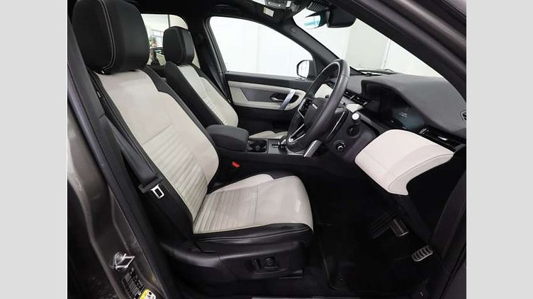 2024 認定中古車 Land Rover Discovery Sport シリコンシルバー D200マイルドハイブリッド（ディーゼル） 標準ホイール DYNAMIC SE