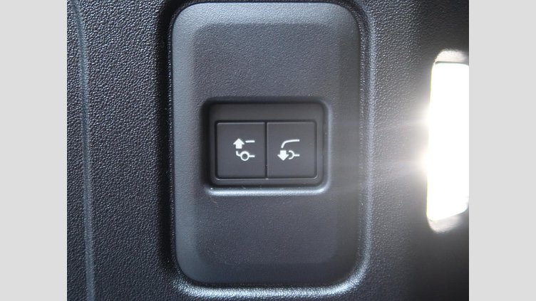 2024 認定中古車 Land Rover Defender 110 フジホワイト D350 ディーゼルマイルドハイブリッド S