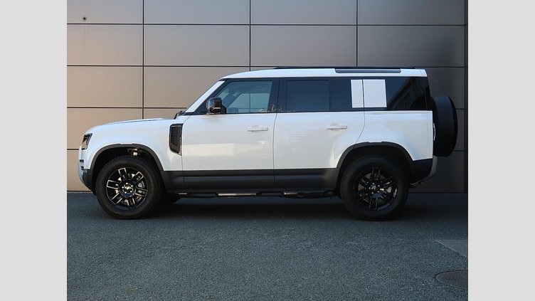 2024 認定中古車 Land Rover Defender 110 フジホワイト D350 ディーゼルマイルドハイブリッド S