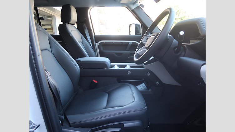 2024 認定中古車 Land Rover Defender 110 フジホワイト D350 ディーゼルマイルドハイブリッド S