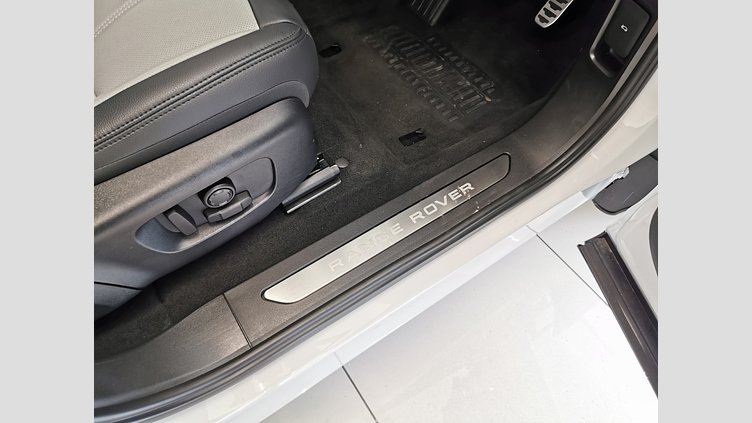 2025 認定中古車 Land Rover Range Rover Evoque オストゥーニパールホワイト D200マイルドハイブリッド（ディーゼル） Standard Wheelbase DYNAMIC SE