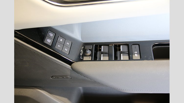 2025 認定中古車 Land Rover Range Rover Velar サントリーニブラック D200マイルドハイブリッド（ディーゼル） S