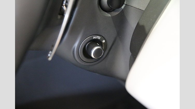 2025 認定中古車 Land Rover Range Rover Velar サントリーニブラック D200マイルドハイブリッド（ディーゼル） S