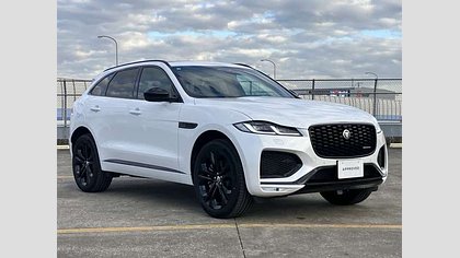 F-Pace 1