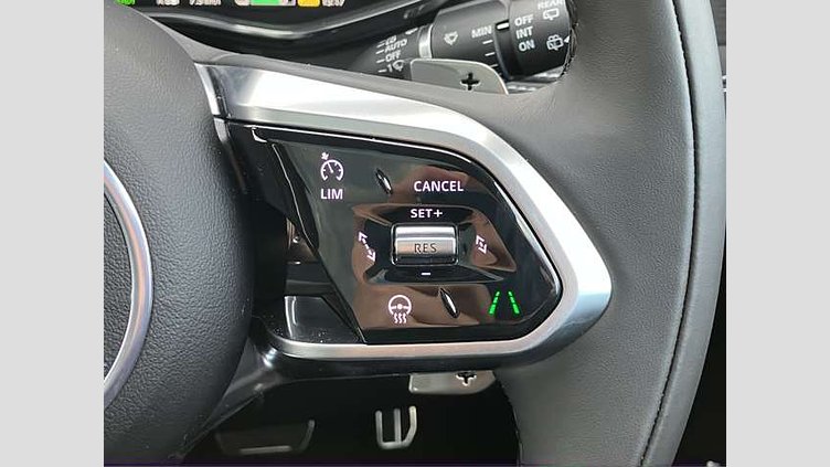 2024 認定中古車 Jaguar F-Pace オストゥーニパールホワイト P400e ガソリン プラグインハイブリッド R-DYNAMIC HSE