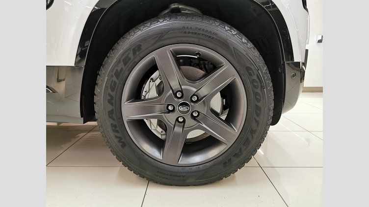 2023 認定中古車 Land Rover Defender 110 フジホワイト D300 AWD（AT） X-DYNAMIC SE