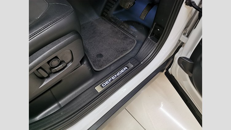 2023 認定中古車 Land Rover Defender 110 フジホワイト D300 AWD（AT） X-DYNAMIC SE