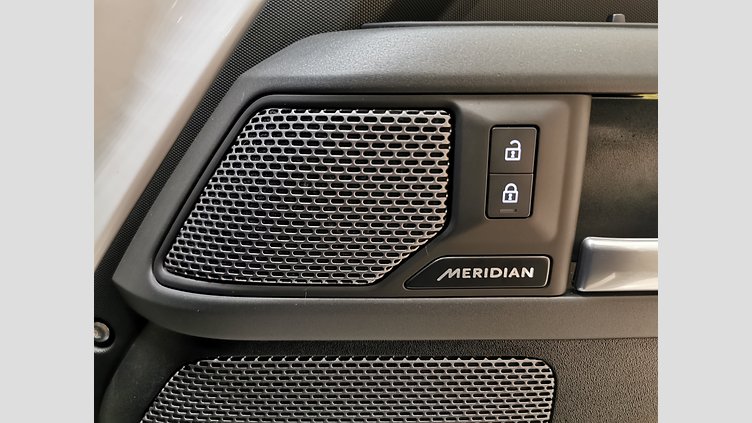 2023 認定中古車 Land Rover Defender 110 フジホワイト D300 AWD（AT） X-DYNAMIC SE