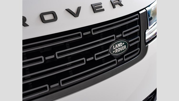 2023 認定中古車 Land Rover Range Rover Sport フジホワイト 3.0リッター6気筒300PSターボチャージドディーゼルMHEV（オートマチック） DYNAMIC HSE