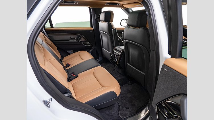 2023 認定中古車 Land Rover Range Rover Sport フジホワイト 3.0リッター6気筒300PSターボチャージドディーゼルMHEV（オートマチック） DYNAMIC HSE