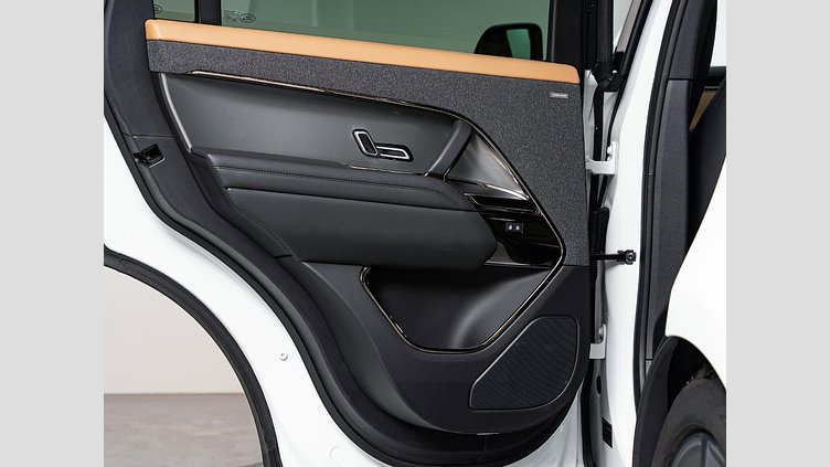 2023 認定中古車 Land Rover Range Rover Sport フジホワイト 3.0リッター6気筒300PSターボチャージドディーゼルMHEV（オートマチック） DYNAMIC HSE