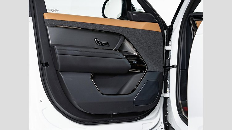 2023 認定中古車 Land Rover Range Rover Sport フジホワイト 3.0リッター6気筒300PSターボチャージドディーゼルMHEV（オートマチック） DYNAMIC HSE