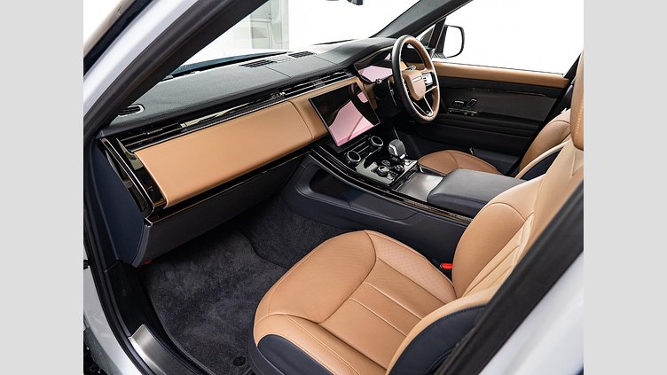 2023 認定中古車 Land Rover Range Rover Sport フジホワイト 3.0リッター6気筒300PSターボチャージドディーゼルMHEV（オートマチック） DYNAMIC HSE