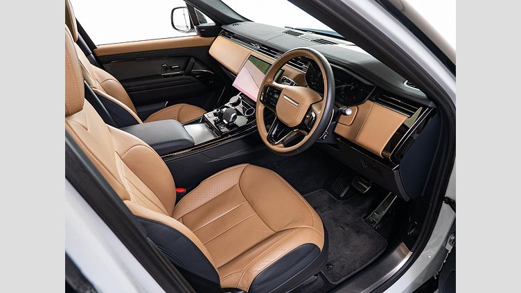 2023 認定中古車 Land Rover Range Rover Sport フジホワイト 3.0リッター6気筒300PSターボチャージドディーゼルMHEV（オートマチック） DYNAMIC HSE