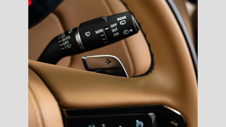 2023 認定中古車 Land Rover Range Rover Sport フジホワイト 3.0リッター6気筒300PSターボチャージドディーゼルMHEV（オートマチック） DYNAMIC HSE