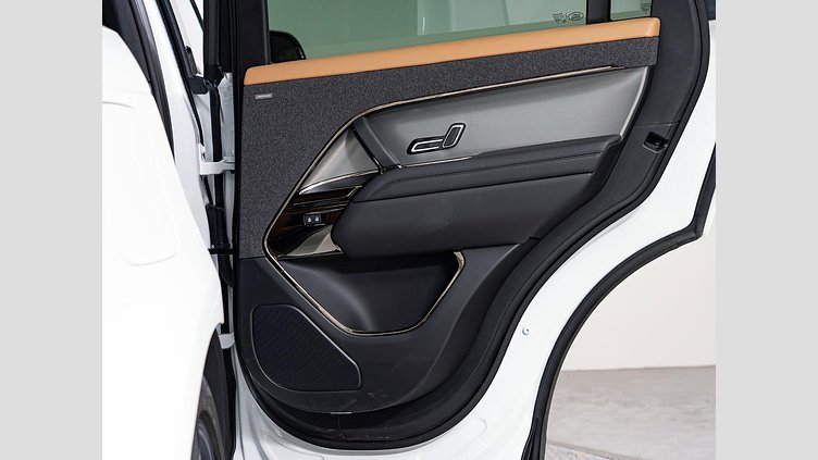 2023 認定中古車 Land Rover Range Rover Sport フジホワイト 3.0リッター6気筒300PSターボチャージドディーゼルMHEV（オートマチック） DYNAMIC HSE