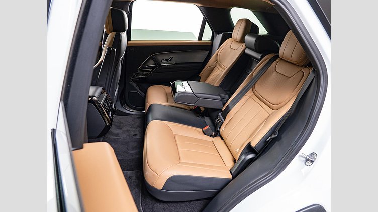 2023 認定中古車 Land Rover Range Rover Sport フジホワイト 3.0リッター6気筒300PSターボチャージドディーゼルMHEV（オートマチック） DYNAMIC HSE