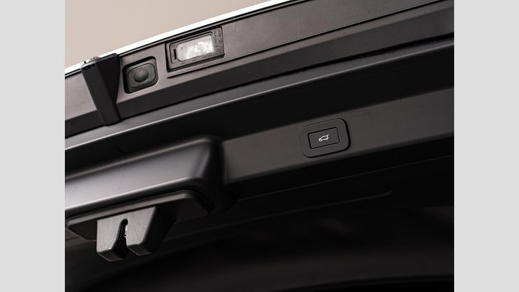 2023 認定中古車 Land Rover Range Rover Sport フジホワイト 3.0リッター6気筒300PSターボチャージドディーゼルMHEV（オートマチック） DYNAMIC HSE