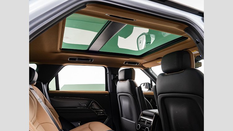 2023 認定中古車 Land Rover Range Rover Sport フジホワイト 3.0リッター6気筒300PSターボチャージドディーゼルMHEV（オートマチック） DYNAMIC HSE