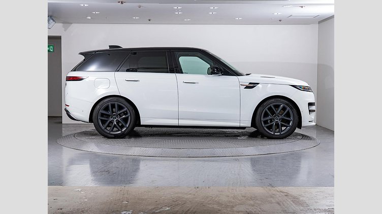 2023 認定中古車 Land Rover Range Rover Sport フジホワイト 3.0リッター6気筒300PSターボチャージドディーゼルMHEV（オートマチック） DYNAMIC HSE