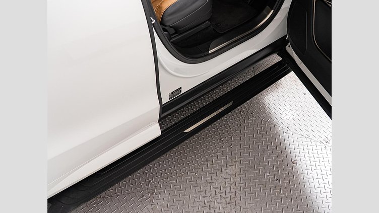 2023 認定中古車 Land Rover Range Rover Sport フジホワイト 3.0リッター6気筒300PSターボチャージドディーゼルMHEV（オートマチック） DYNAMIC HSE