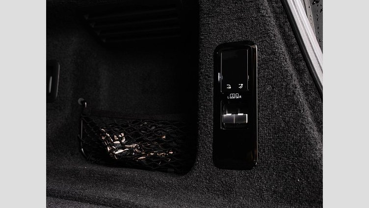 2023 認定中古車 Land Rover Range Rover Sport フジホワイト 3.0リッター6気筒300PSターボチャージドディーゼルMHEV（オートマチック） DYNAMIC HSE