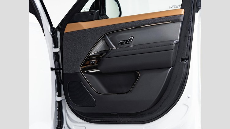 2023 認定中古車 Land Rover Range Rover Sport フジホワイト 3.0リッター6気筒300PSターボチャージドディーゼルMHEV（オートマチック） DYNAMIC HSE