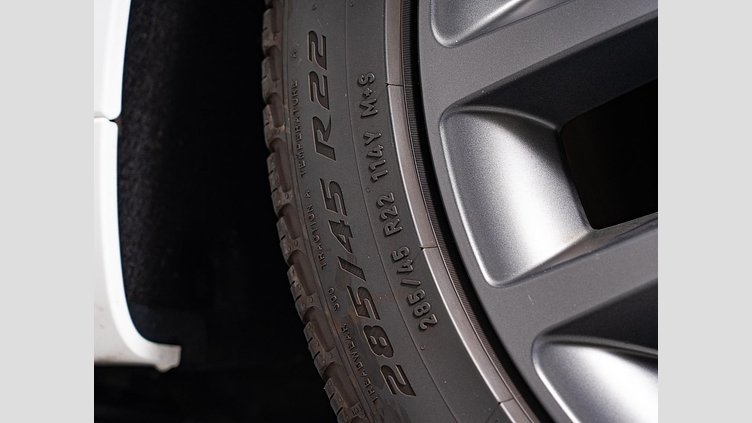 2023 認定中古車 Land Rover Range Rover Sport フジホワイト 3.0リッター6気筒300PSターボチャージドディーゼルMHEV（オートマチック） DYNAMIC HSE