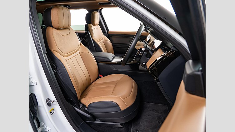 2023 認定中古車 Land Rover Range Rover Sport フジホワイト 3.0リッター6気筒300PSターボチャージドディーゼルMHEV（オートマチック） DYNAMIC HSE