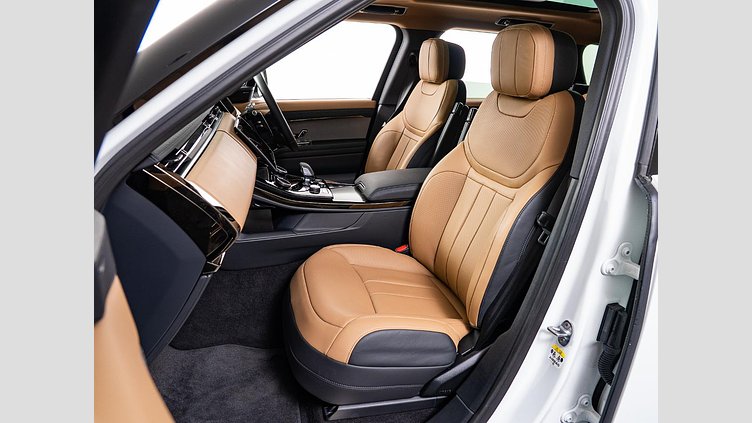 2023 認定中古車 Land Rover Range Rover Sport フジホワイト 3.0リッター6気筒300PSターボチャージドディーゼルMHEV（オートマチック） DYNAMIC HSE