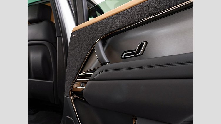 2023 認定中古車 Land Rover Range Rover Sport フジホワイト 3.0リッター6気筒300PSターボチャージドディーゼルMHEV（オートマチック） DYNAMIC HSE