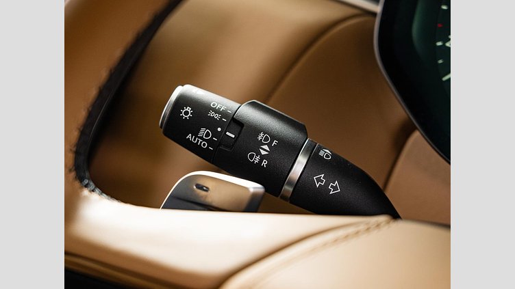 2023 認定中古車 Land Rover Range Rover Sport フジホワイト 3.0リッター6気筒300PSターボチャージドディーゼルMHEV（オートマチック） DYNAMIC HSE