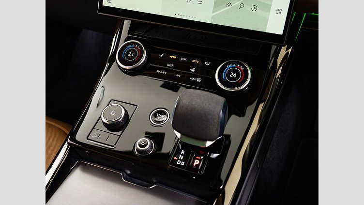 2023 認定中古車 Land Rover Range Rover Sport フジホワイト 3.0リッター6気筒300PSターボチャージドディーゼルMHEV（オートマチック） DYNAMIC HSE