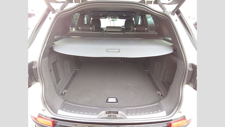 2024 認定中古車 Land Rover Discovery Sport フジホワイト プラグインハイブリッド（ガソリン） 標準ホイール Dynamic HSE