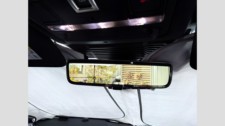 2024 認定中古車 Land Rover Discovery Sport フジホワイト プラグインハイブリッド（ガソリン） 標準ホイール Dynamic HSE