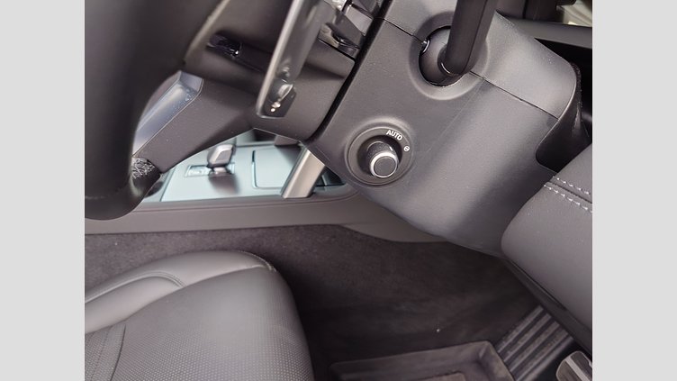 2024 認定中古車 Land Rover Discovery Sport フジホワイト プラグインハイブリッド（ガソリン） 標準ホイール Dynamic HSE