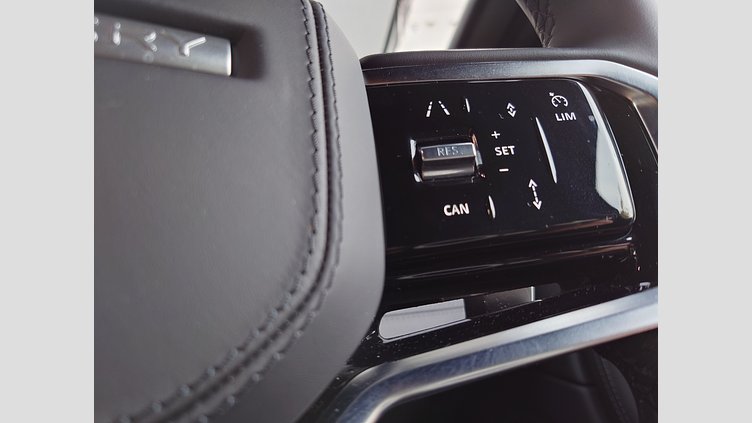 2024 認定中古車 Land Rover Discovery Sport フジホワイト プラグインハイブリッド（ガソリン） 標準ホイール Dynamic HSE