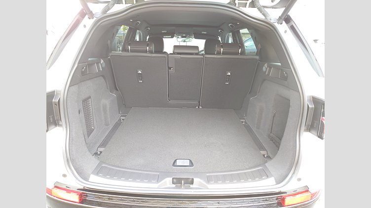 2024 認定中古車 Land Rover Discovery Sport フジホワイト プラグインハイブリッド（ガソリン） 標準ホイール Dynamic HSE