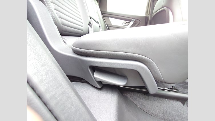 2024 認定中古車 Land Rover Discovery Sport フジホワイト プラグインハイブリッド（ガソリン） 標準ホイール Dynamic HSE