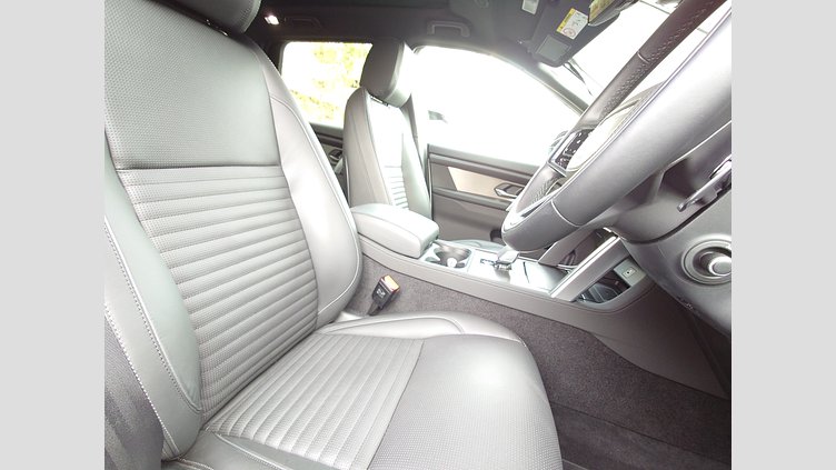 2024 認定中古車 Land Rover Discovery Sport フジホワイト プラグインハイブリッド（ガソリン） 標準ホイール Dynamic HSE