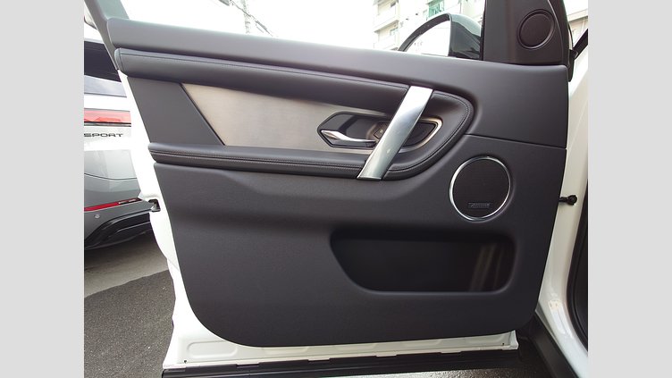 2024 認定中古車 Land Rover Discovery Sport フジホワイト プラグインハイブリッド（ガソリン） 標準ホイール Dynamic HSE