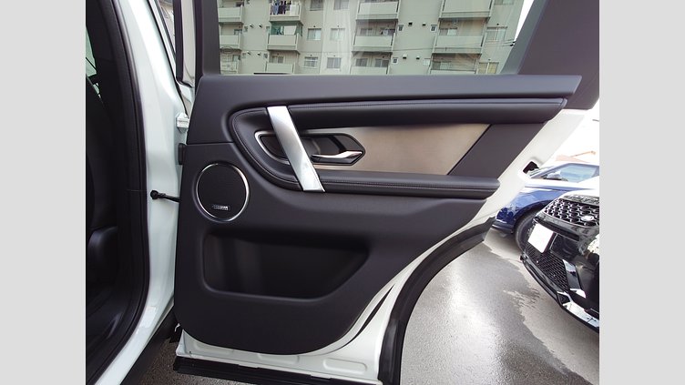 2024 認定中古車 Land Rover Discovery Sport フジホワイト プラグインハイブリッド（ガソリン） 標準ホイール Dynamic HSE