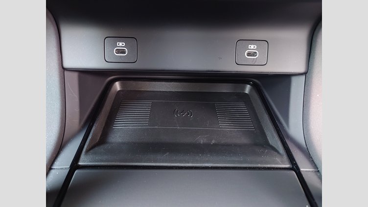 2024 認定中古車 Land Rover Discovery Sport フジホワイト プラグインハイブリッド（ガソリン） 標準ホイール Dynamic HSE