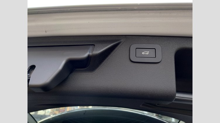 2024 認定中古車 Land Rover Discovery Sport フジホワイト プラグインハイブリッド（ガソリン） 標準ホイール Dynamic HSE