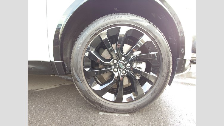 2024 認定中古車 Land Rover Discovery Sport フジホワイト プラグインハイブリッド（ガソリン） 標準ホイール Dynamic HSE