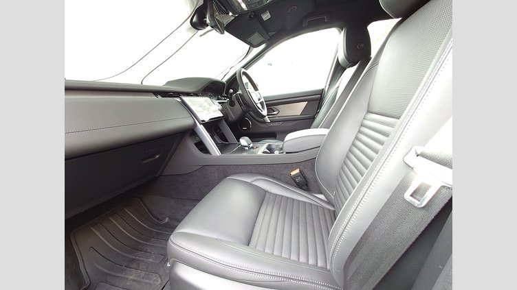 2024 認定中古車 Land Rover Discovery Sport フジホワイト プラグインハイブリッド（ガソリン） 標準ホイール Dynamic HSE