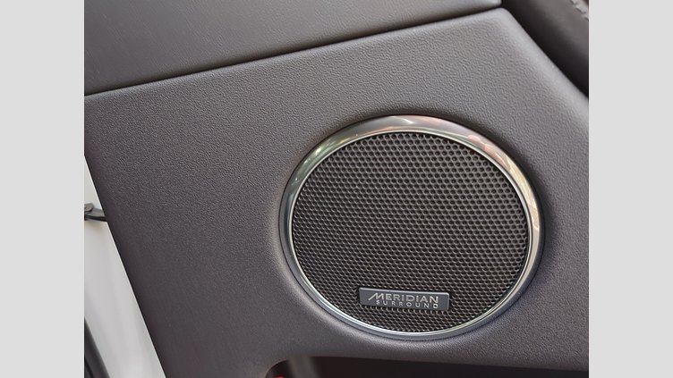 2024 認定中古車 Land Rover Discovery Sport フジホワイト プラグインハイブリッド（ガソリン） 標準ホイール Dynamic HSE