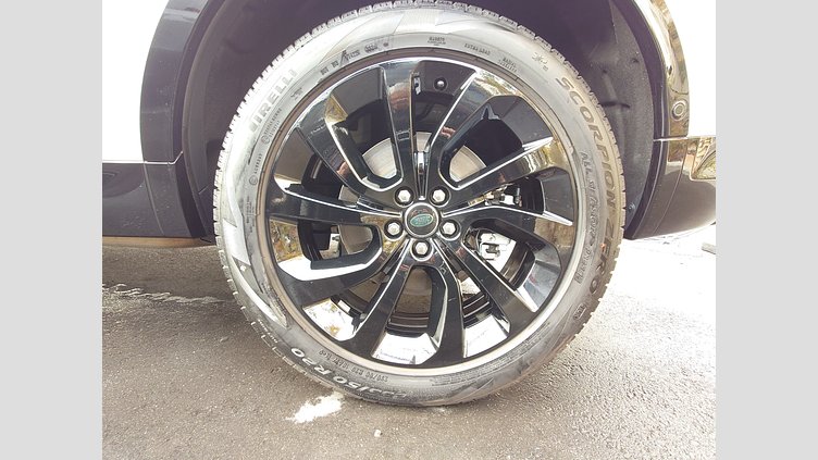 2024 認定中古車 Land Rover Discovery Sport フジホワイト プラグインハイブリッド（ガソリン） 標準ホイール Dynamic HSE