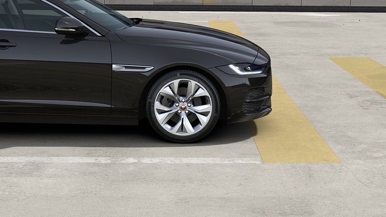 2019 認定中古車 Jaguar XE サントリーニブラック D180 RWD AUTOMATIC 4 door Saloon S