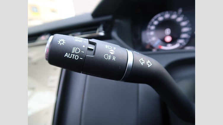 2023 認定中古車 Land Rover Range Rover Velar ヴァレジネブルー P400eプラグインハイブリッド（ガソリン） Standard Wheelbase Dynamic HSE